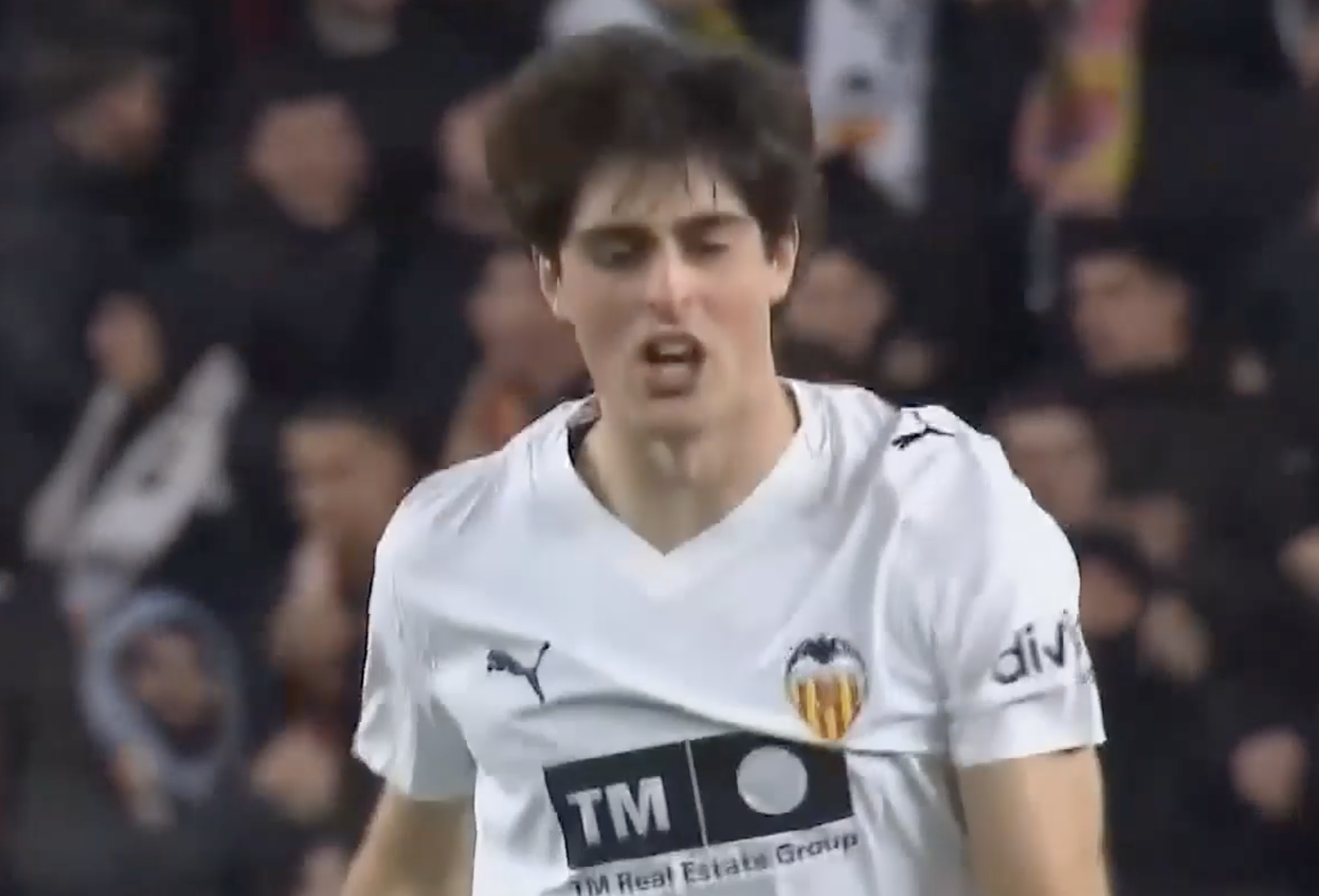 ICE-COLD FINISH! Javi Guerra glides past the keeper