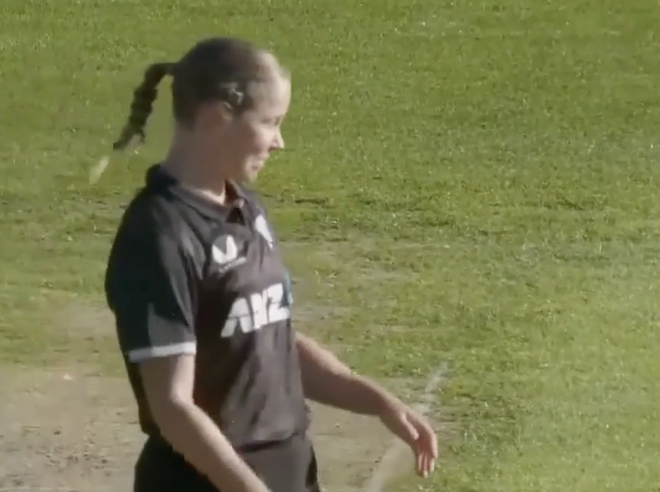 Jess Kerr's 3 for 28 | 1st ODI