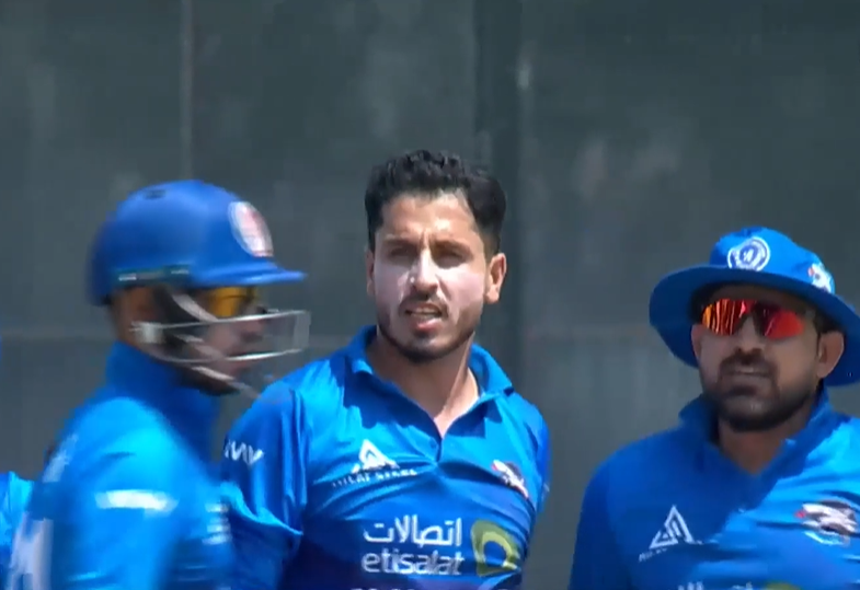 Sharafuddin Ashraf's 3 for 15 | Match 11