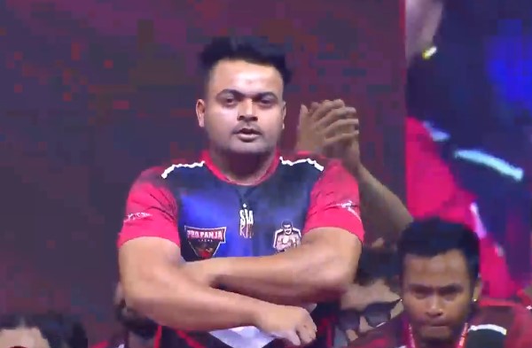 Mumbai Muscles vs Rohtak Rowdies | Jogender Yadav vs Manoj Debnath (70 kg) | Hindi Highlights