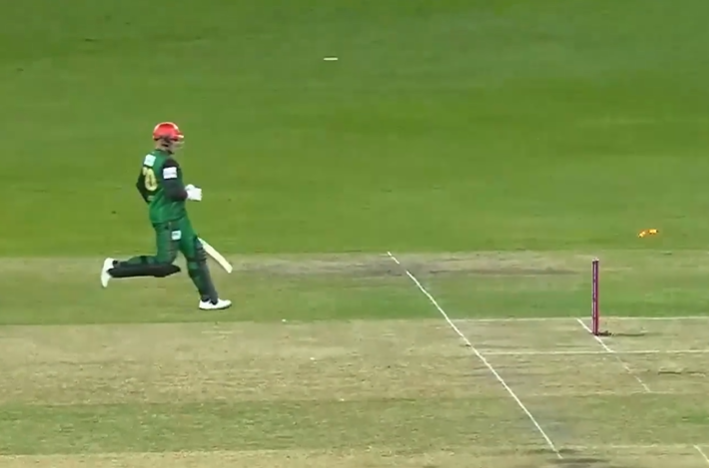 On Target! Muhammad Waseem catches Roy short