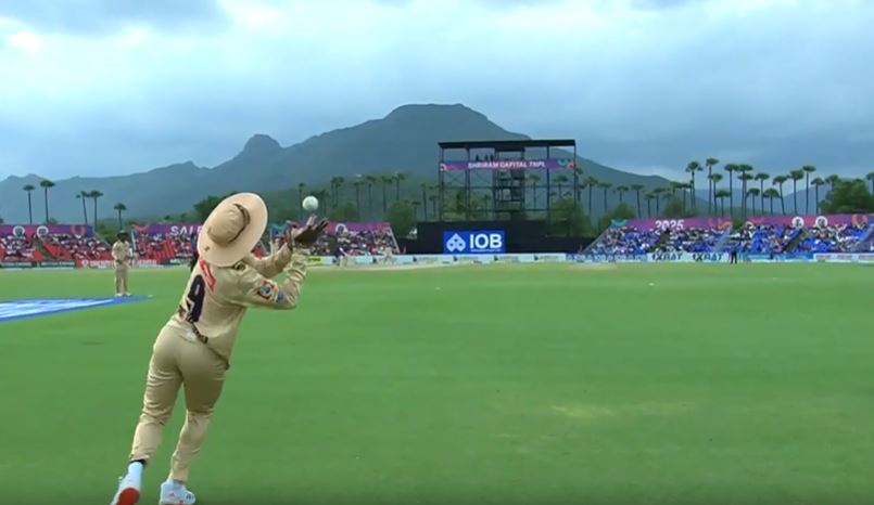 Heart-Stopper! Mokit Hariharan pulled off a boundary buzzer