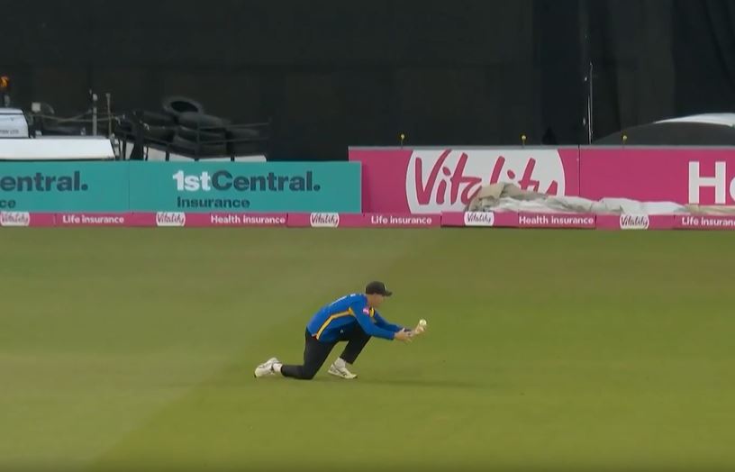 JUGGLE TO GLORY! Daniel Hughes's one-handed miracle