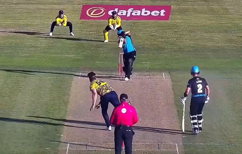 4444! Kashif Ali took James Neesham for a ride