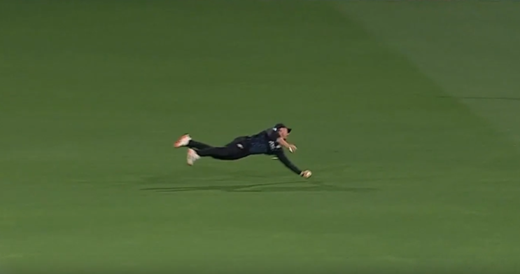WOWZA! Nick Kelly soars for a one-handed scremaer