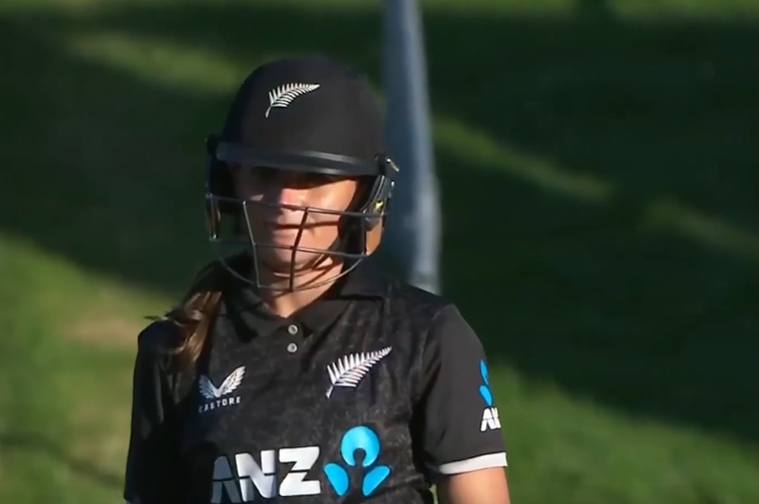 PURE CLASS! Amelia Kerr brings up 150 in style
