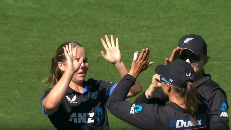 Jess Kerr's 3 for 16 | 4th T20I