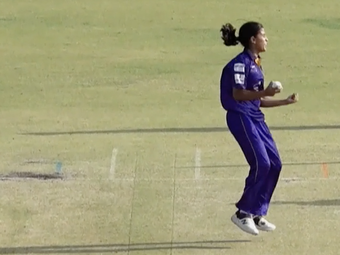 Khushi Yadav's 3 for 18 | Match 4