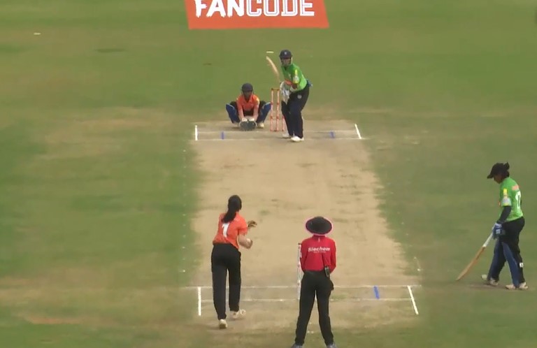 Diamonds beat Queens by 5 wickets