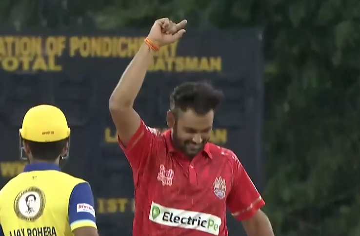 Bhupender Chauhan's 3 for 28 | Match 35