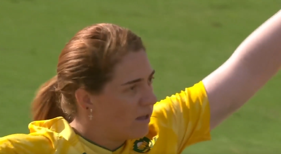 DOUBLE STRIKE! Nadine de Klerk sparks chaos with the ball