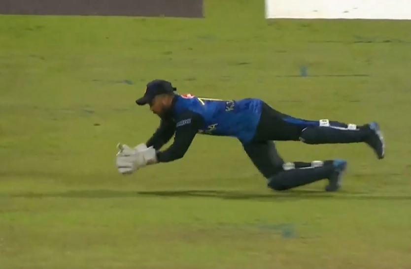 GRAVITY DEFIED! Kusal Mendis flew to snatch a stunner