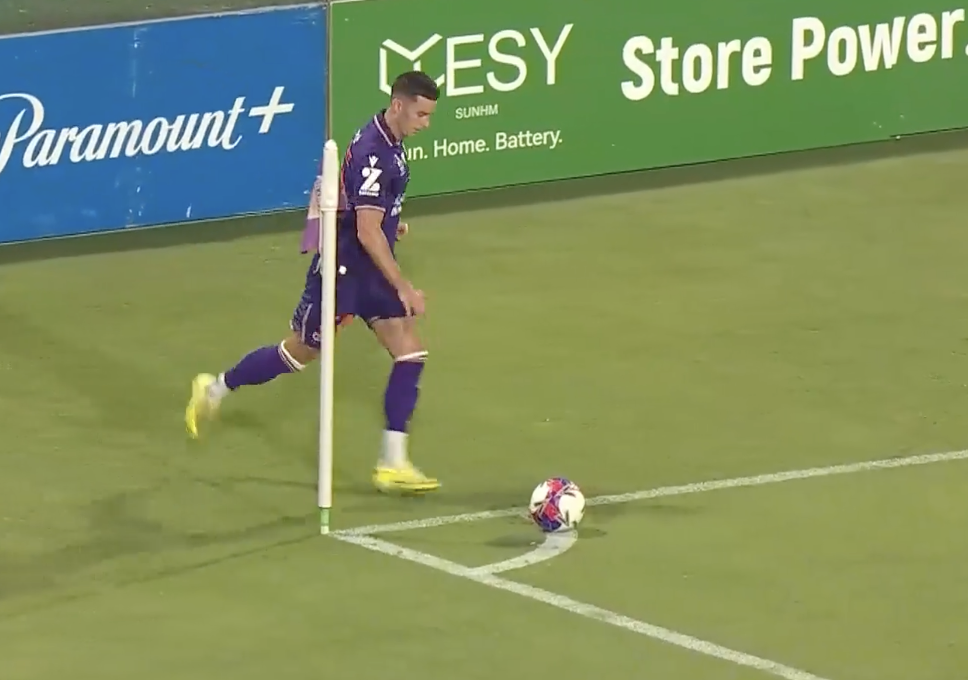 WORLDIE ALERT! Tom Lawrence scores an Olimpico against Mariners