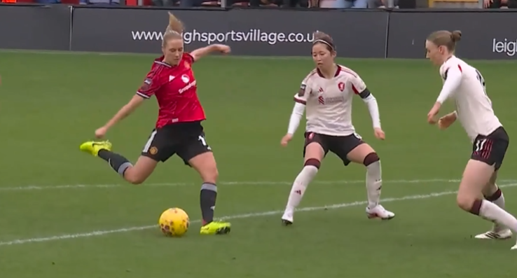 ON FIRE! Lisa Naalsund's belter lights up the stadium