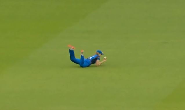One-Handed Stunner! Kate Coppack left Sutherland dazed