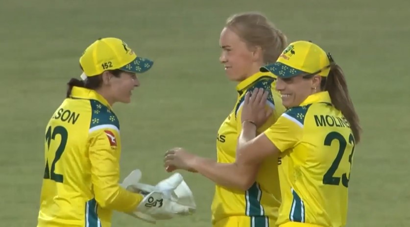 Kim Garth's 3 for 37 | 1st ODI