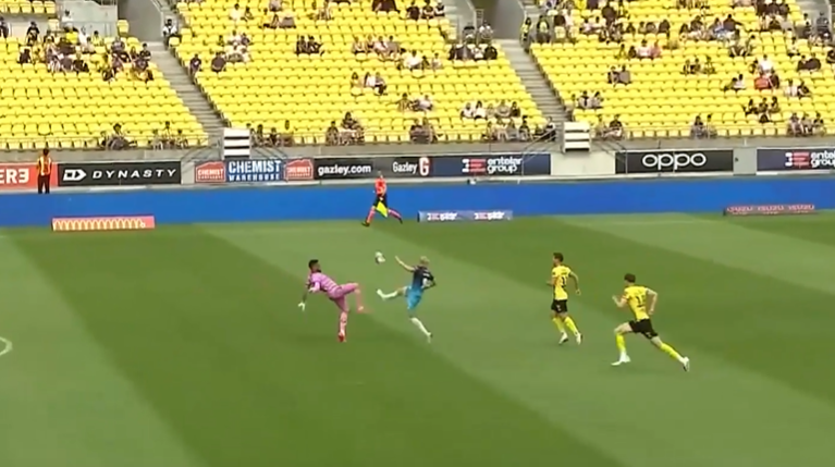 Ice-Cold Finish! Lachlan Rose chips the keeper