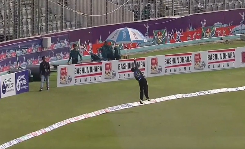 HEROIC! Litton Das's flying save on the boundary line