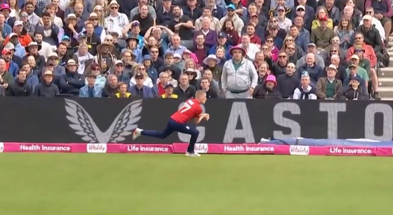 On the Edge! Luke Wood’s spectacular running grab
