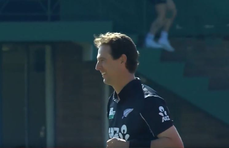 Matt Henry's 3 for 26 | Match 3