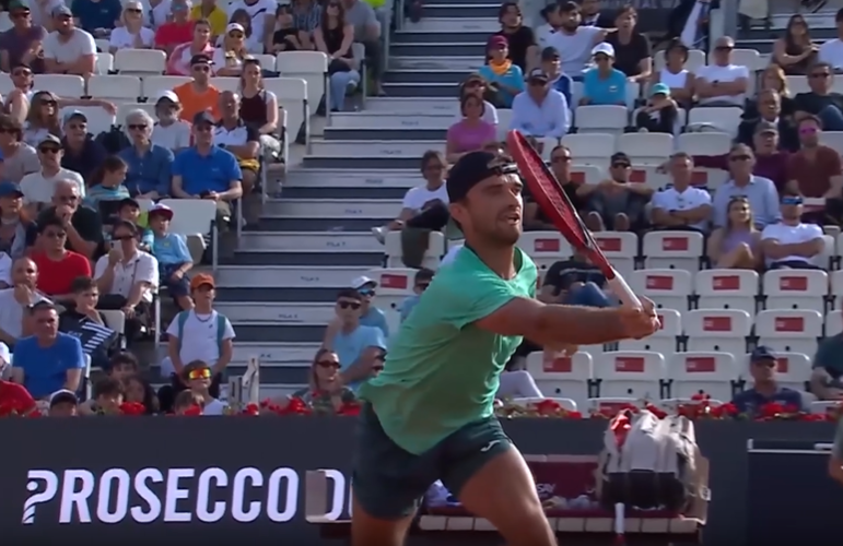 TAKE A BOW! Machac's return left Tsitsipas dazed