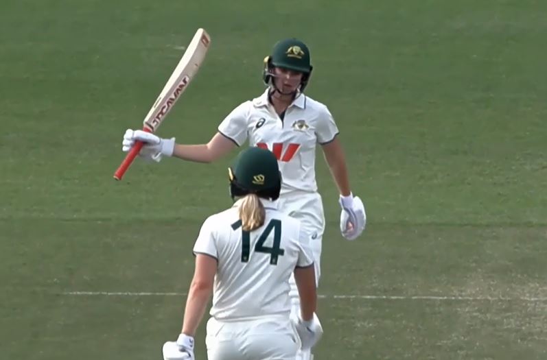 Maddy Darke's 68 off 116 | One-off unofficial Test