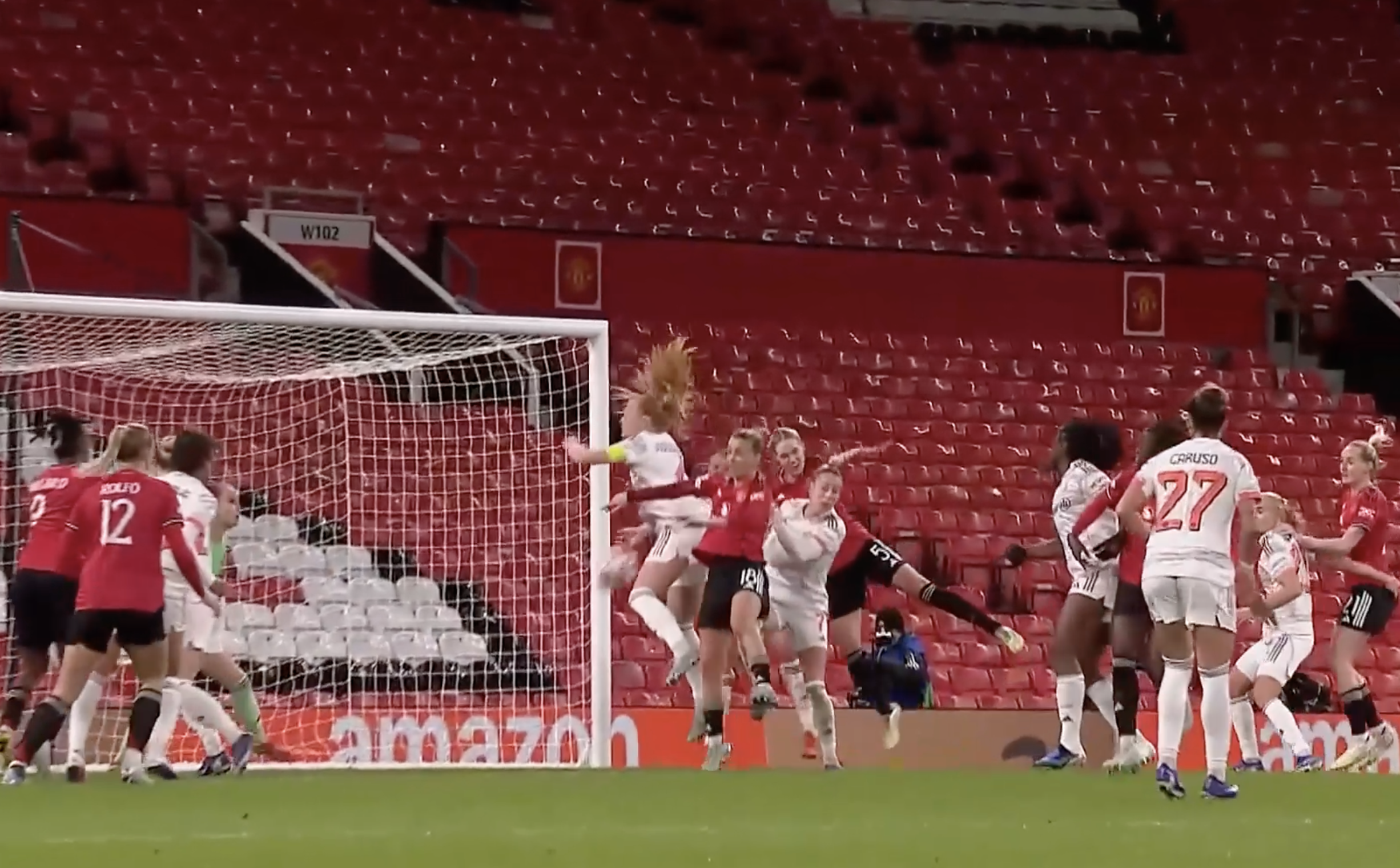 Lundkvist's Brilliant Equaliser! Hanna draws Manchester United level