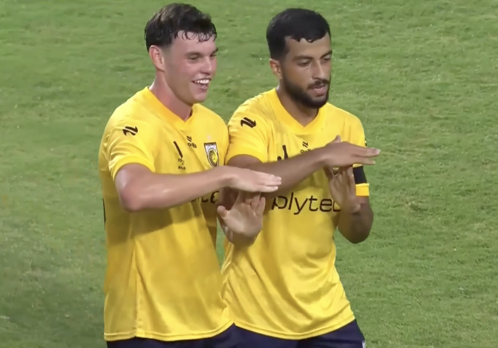 Central Coast Mariners 1-0 Melbourne Victory | Round 15