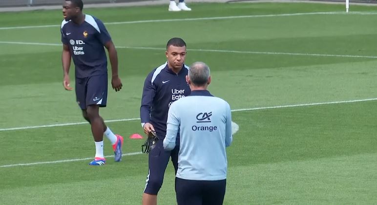 Mbappe removes mask while training ahead of Poland clash