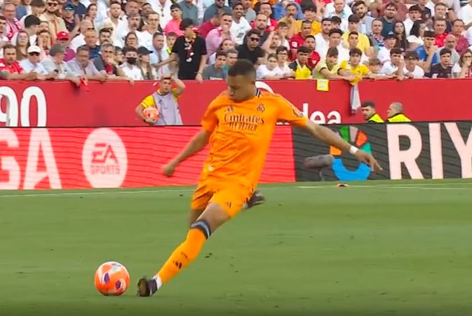 GOAL 29 IN STYLE! Mbappe launched a rocket from range