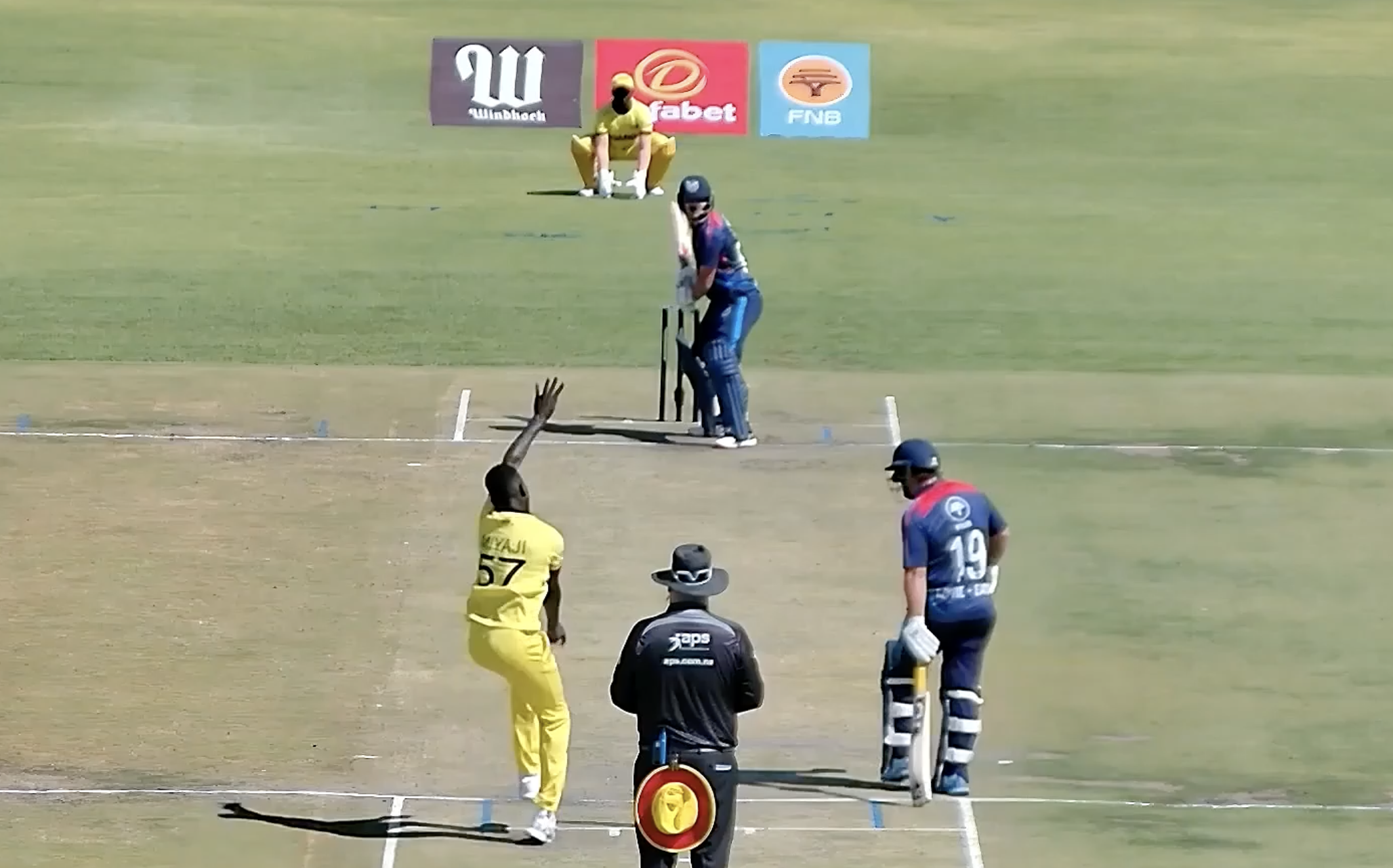 宮城ジュマは3ウィケットで32ラン。 3番目のt20