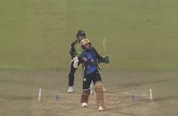 4464! Mahmudullah slams Miraz all over the park in Sylhet