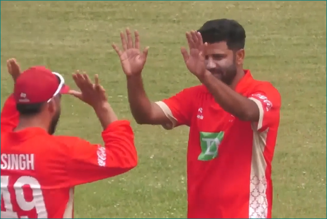 Kaleem Sana's 3 for 6 | Match 9