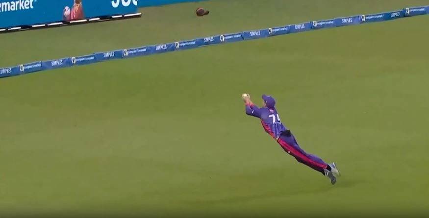 UNBELIEVABLE! Santner's  marvellous catch leaves the stadium spellbound