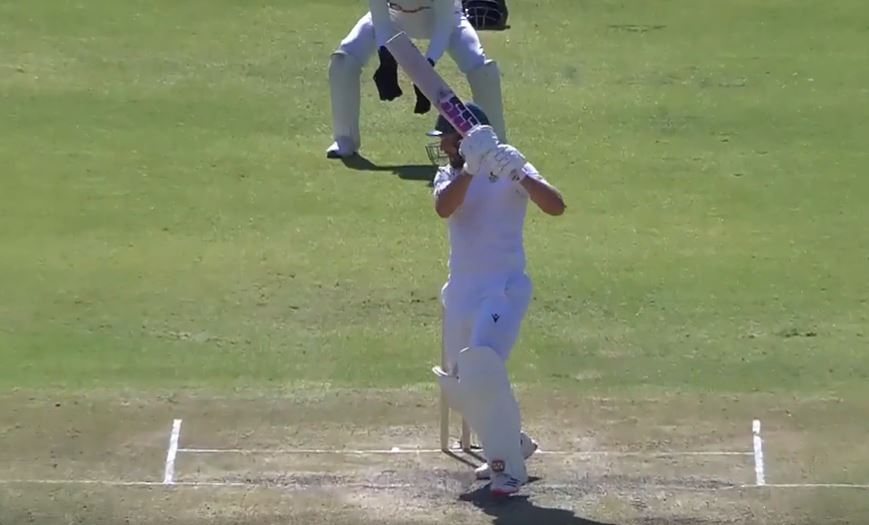 BOUNDARY TO GLORY! Mulder brought up his second Test ton