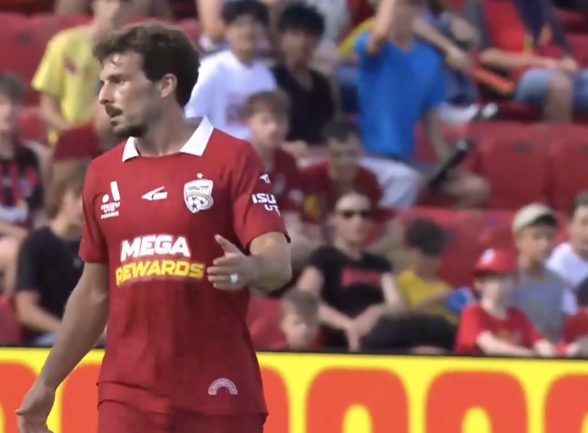 BRILLIANT TEAM GOAL! Juan Muniz pulls one back for Adelaide United