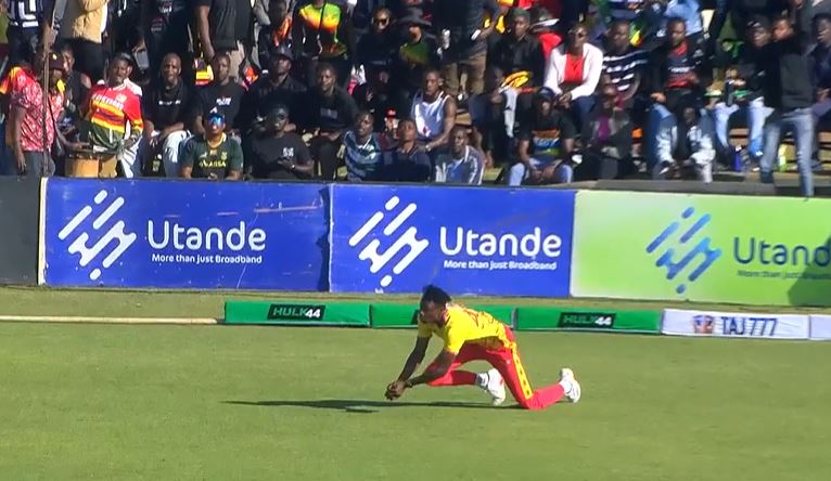 BLIMEY! Muzarabani stunned with a stonker at the ropes