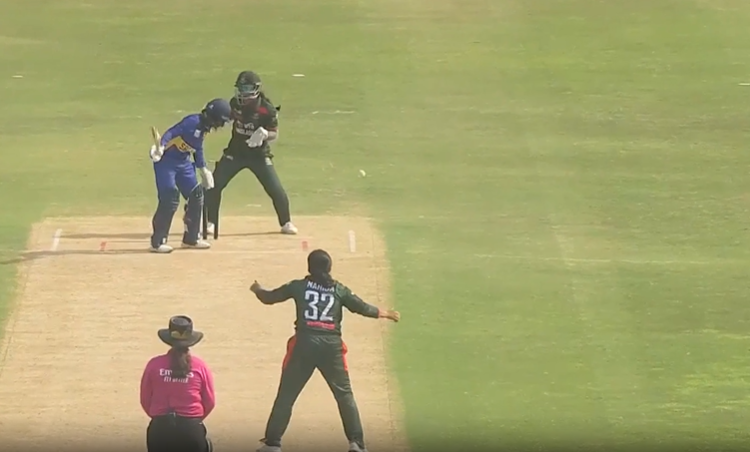 STUMP SHATTERED! Nahida rips through Harshitha