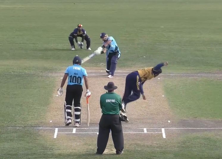Najaf Shah's 4 for 32 | Match 11