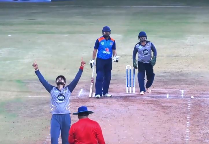 Nisarg Desai's 3 for 33 | Match 10