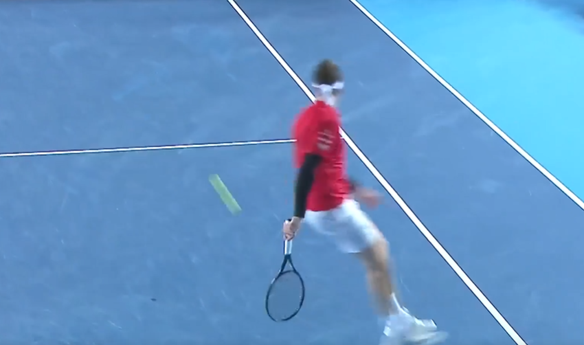 BEHIND THE BACK! Bublik bamboozles Center Court