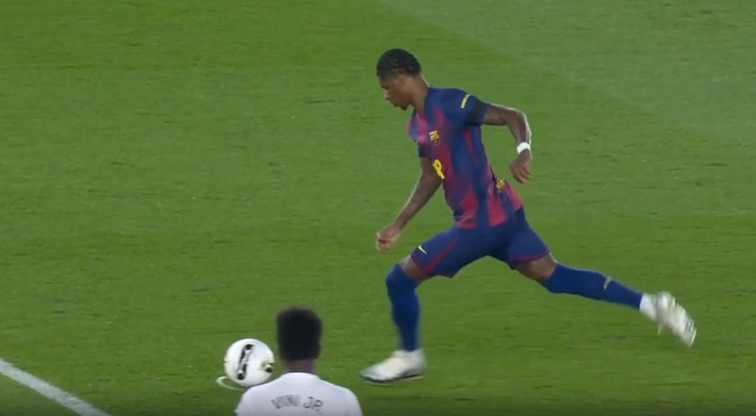 FREE-KICK BEAUTY! Rashford fires Barca ahead