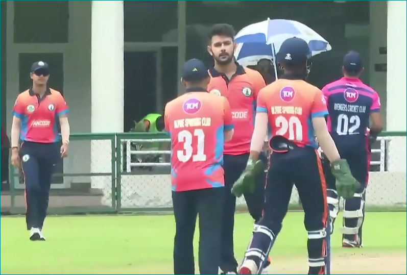 Shivank Vashisht's 3 for 6 | Match 11