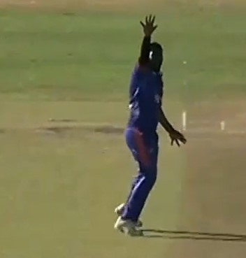 Chathura Kaluthanthri's 3 for 22 | Match 15