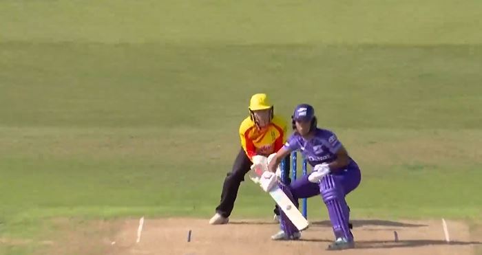 Unorthodox Mastery! Davina Perrin's one-handed reverse sweep