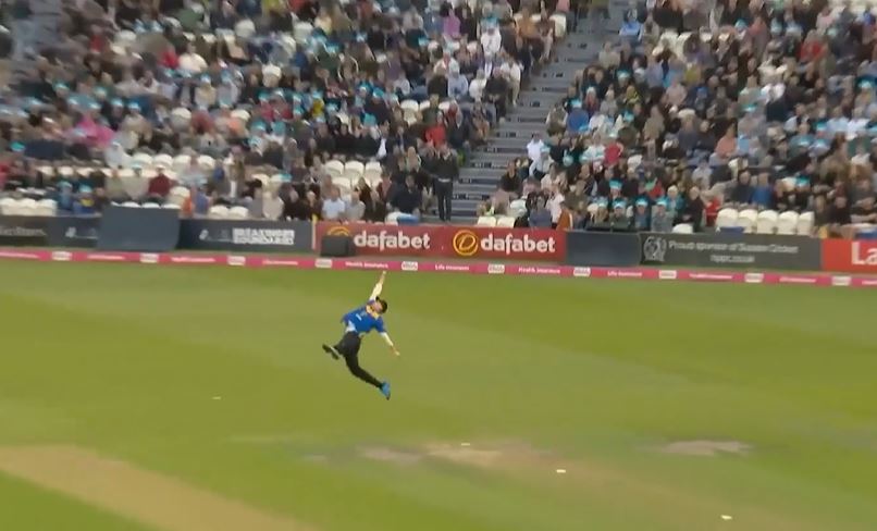 SUPERHUMAN! Harrison Ward flew for a one-handed stonker