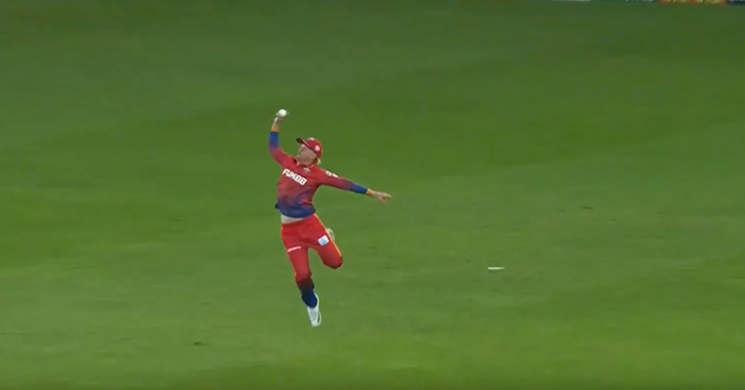 Flying One-Handed Catch! Cox leaves Gurbaz dazed