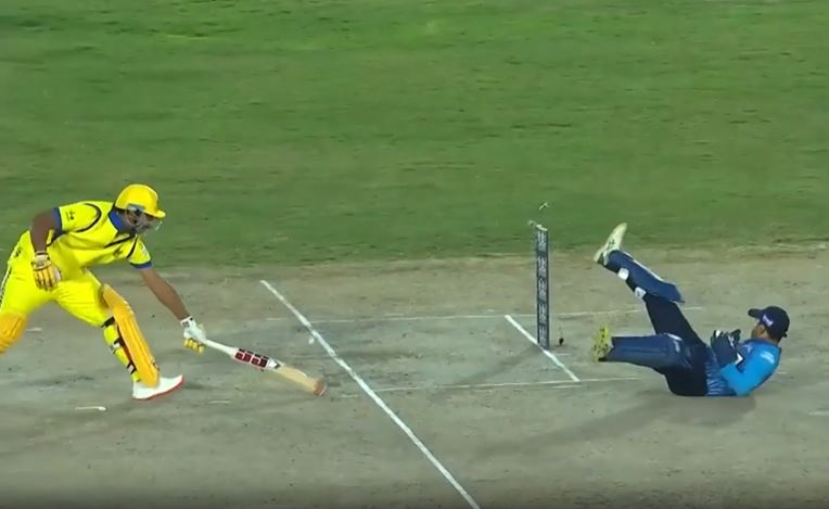 Spinning stunner! Jadhav & Goswami's magic move departs Binny 