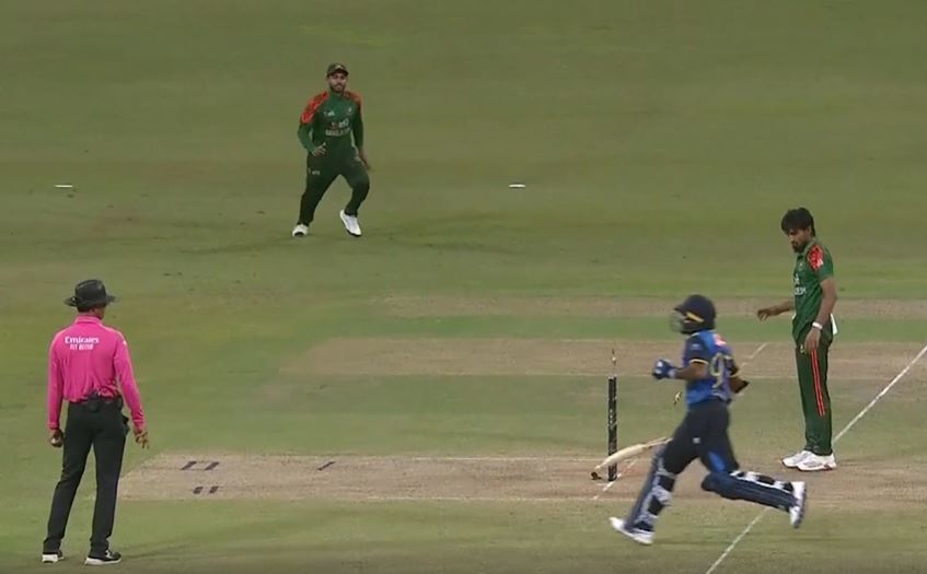 Comical Run-Out! Fielders gifted a run, then snatched a wicket