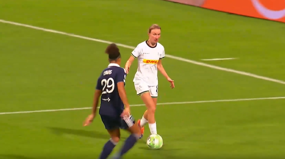 Bend It Like Pusztai! Sara’s unreal curler levelled it